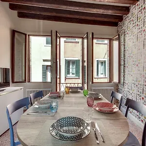  Apartment Rugabella Rialto Deluxe By Wonderful Italy
